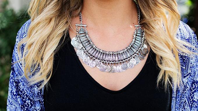 Comment assortir un bijou avec sa tenue ?