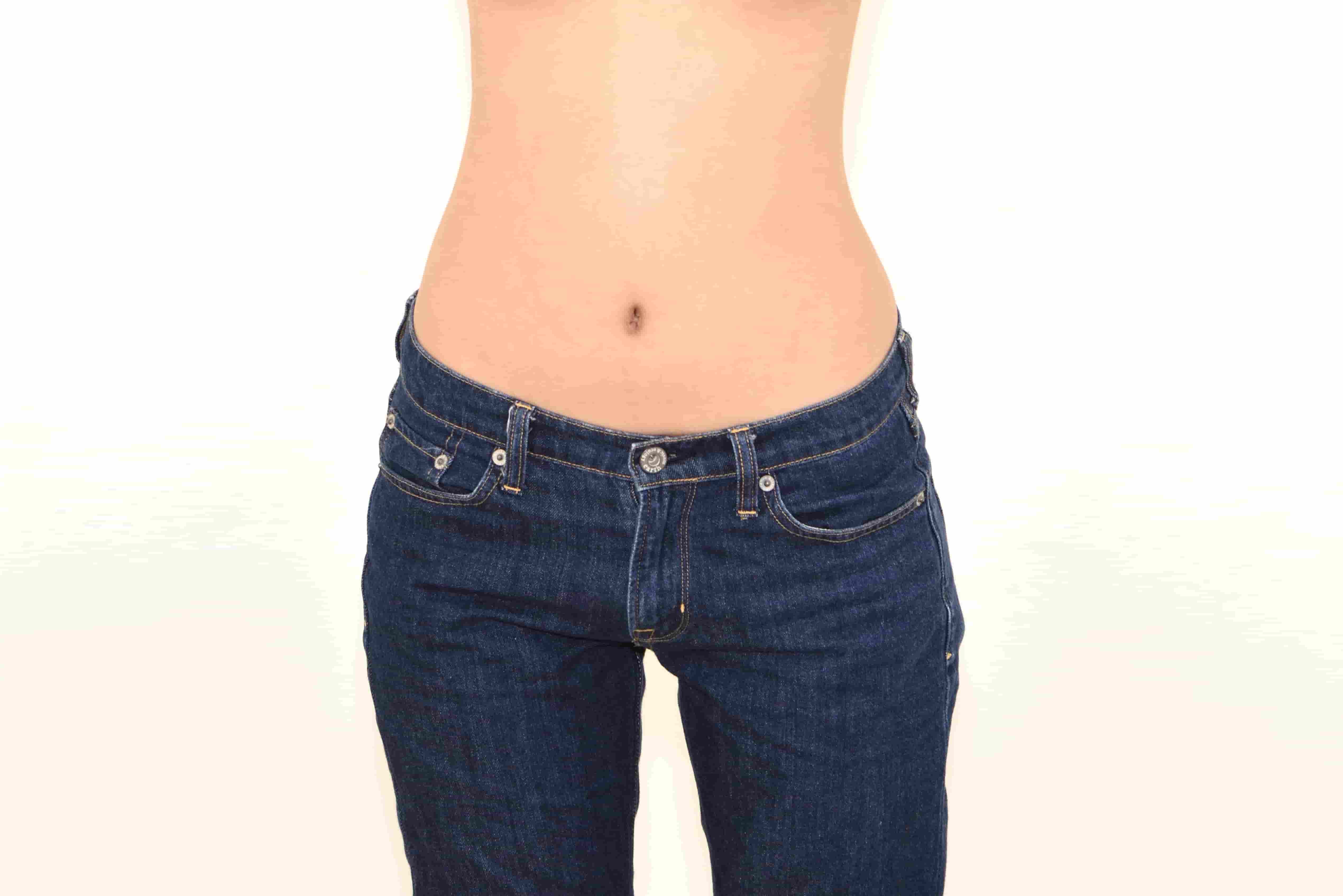 Un regard rétrospectif sur les tendances mode de chaque décennie, des années 2000 à nos jours